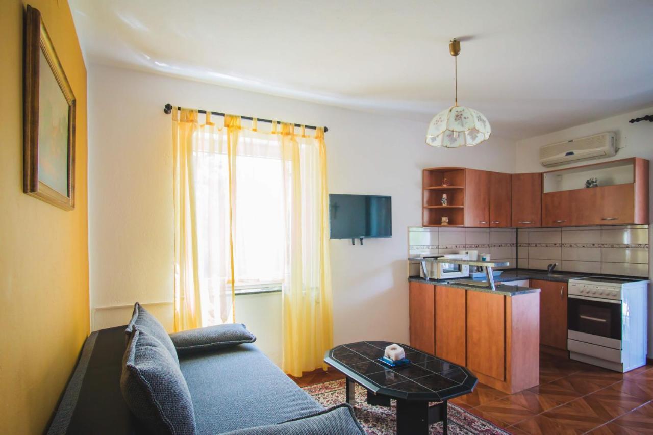 Apartmani Mili Malinska Eksteriør bilde